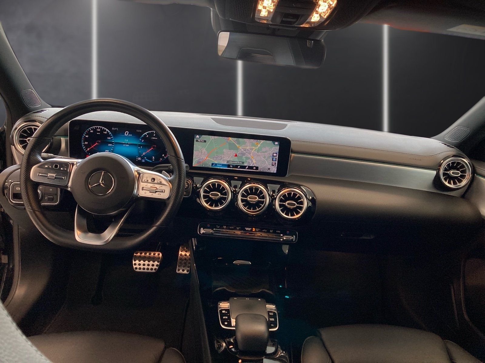 Fahrzeugabbildung Mercedes-Benz A 180 AMG*Distronic*Pano*Totwinkel*Kamera*LED*18