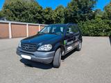 Mercedes-Benz ML 230 HU 06/28, Allrad, AHK, Schiebedach - Mercedes-Benz Geländewagen aus dem Jahr 2000