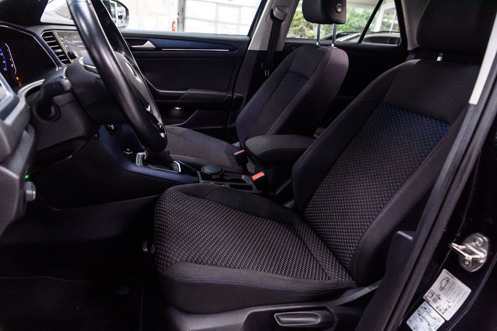 Fahrzeugabbildung Volkswagen T-Roc 1,5 United+LM+SH+PDC+Drive Mode+Digi Cockp