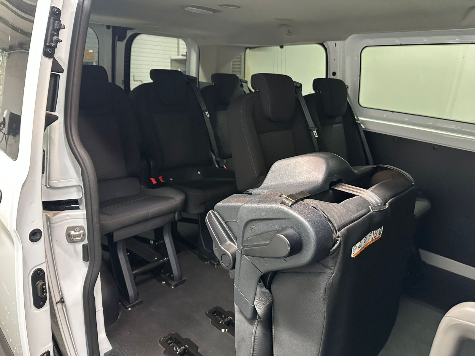 Fahrzeugabbildung Ford Transit Custom 320 L1H1 9-SITZE*2xKLIMA*TEMPO*ZH
