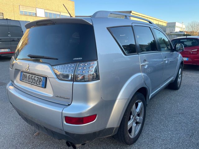 Mitsubishi Outlander 2.0 DI-D 4x4 7posti uni pro