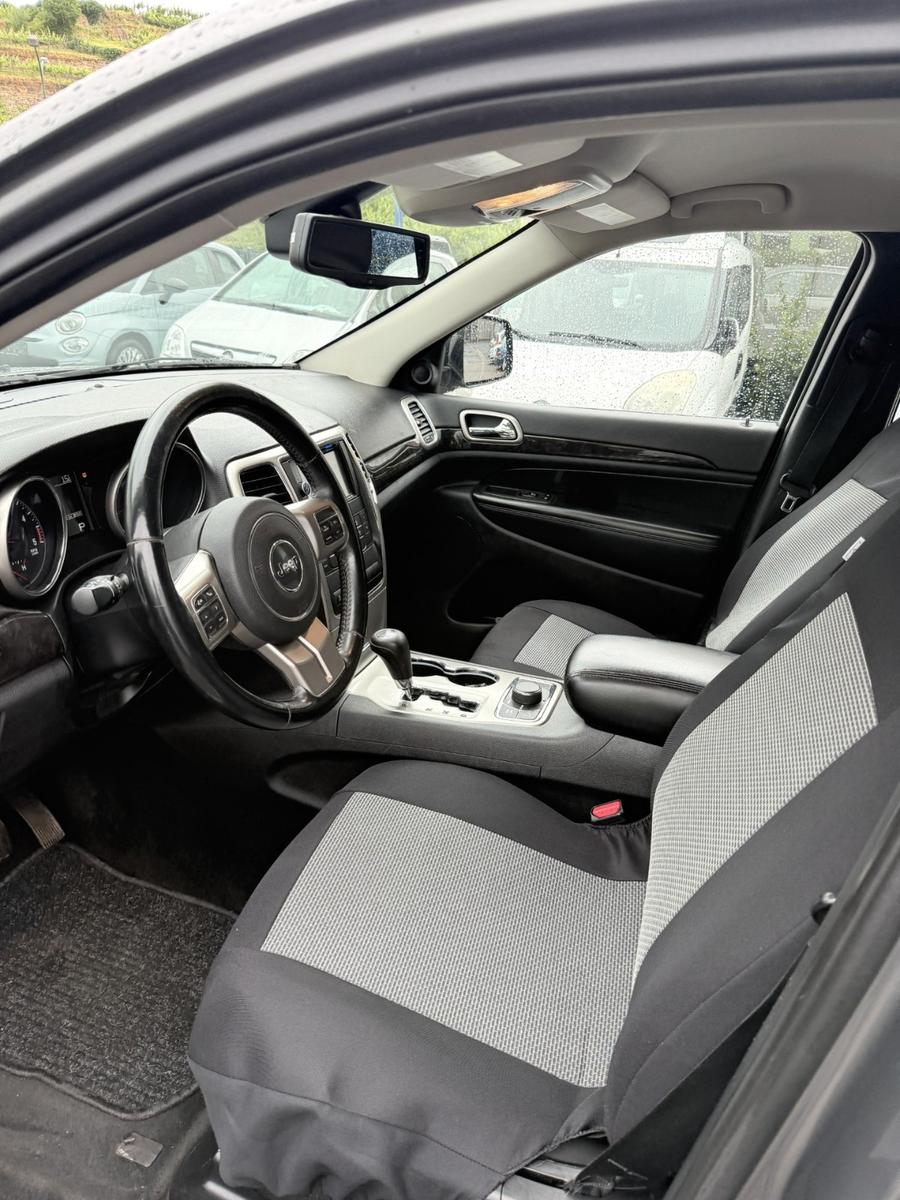 JEEP GRAND CHEROKEE V6 3.0 CRD 241CH - CT NEUF - ATTACHE REMORQUE 3.5 TONNES - PNEUS HIVER SUR JANTES