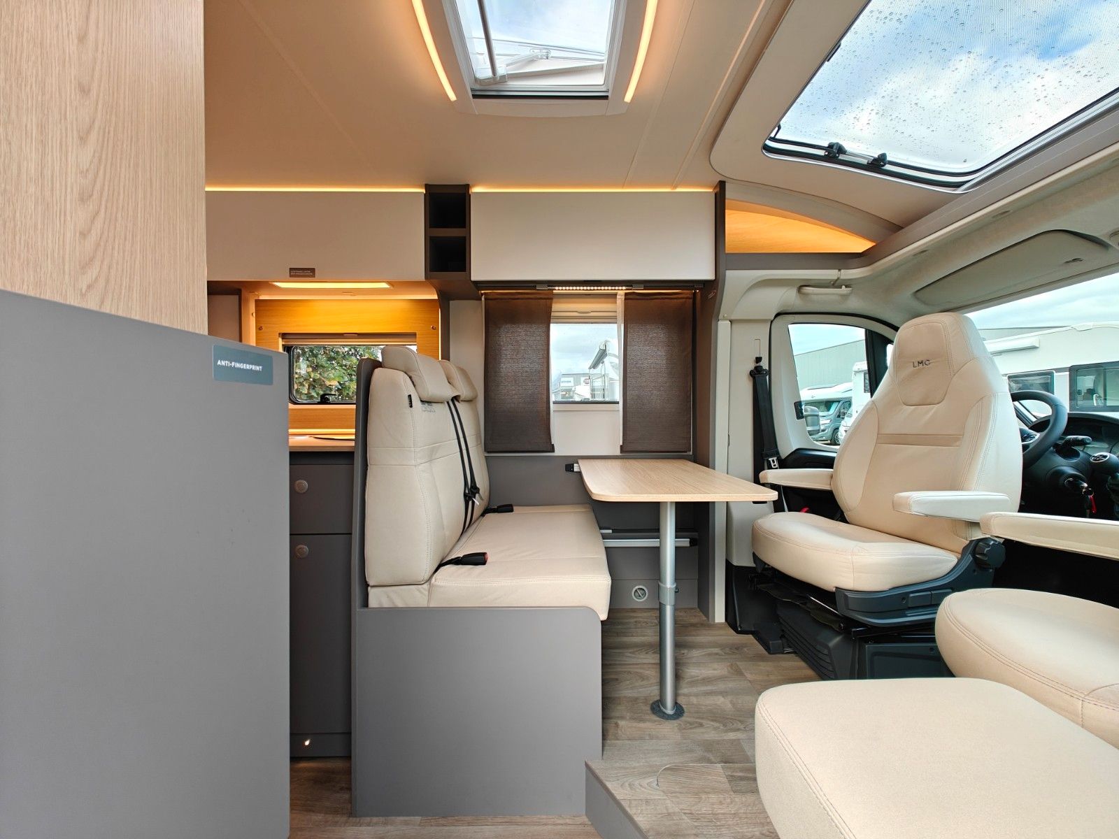 Fahrzeugabbildung LMC Tourer T 660 G -  663 70 Jahre, 140PS -