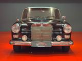 Mercedes-Benz 190D/2.0 52 PS/W110/HECKFLOSSE/LEDER/SCHIEBEDACH - Mercedes-Benz 190 mit Diesel-Antrieb: Limousine, 2.5