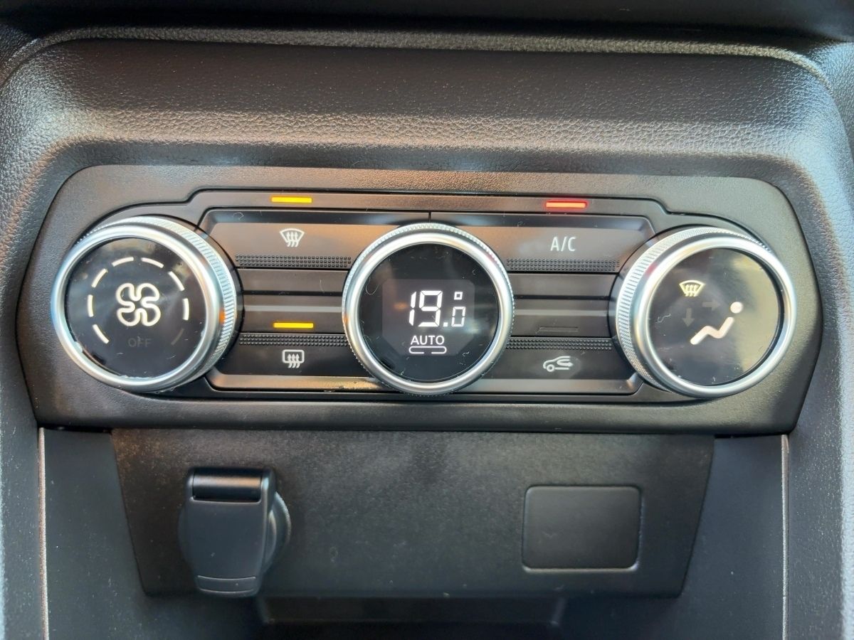 Fahrzeugabbildung Dacia Sandero Comfort TCe 90 Klimaaut.