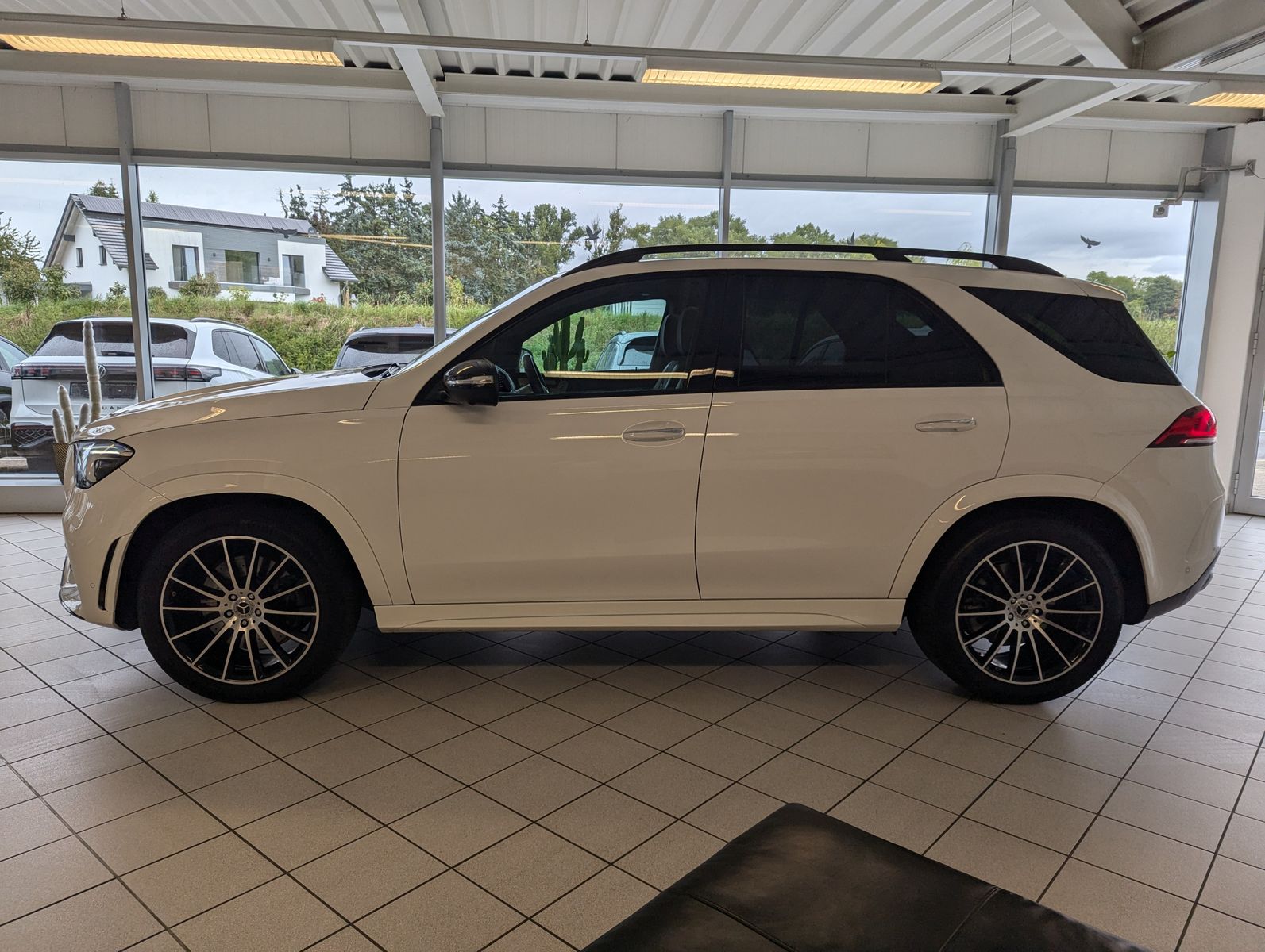 MERCEDES-BENZ GLE 400 d 4M AMG Pano Burmester Multibeam AHK 21 - Image 4
