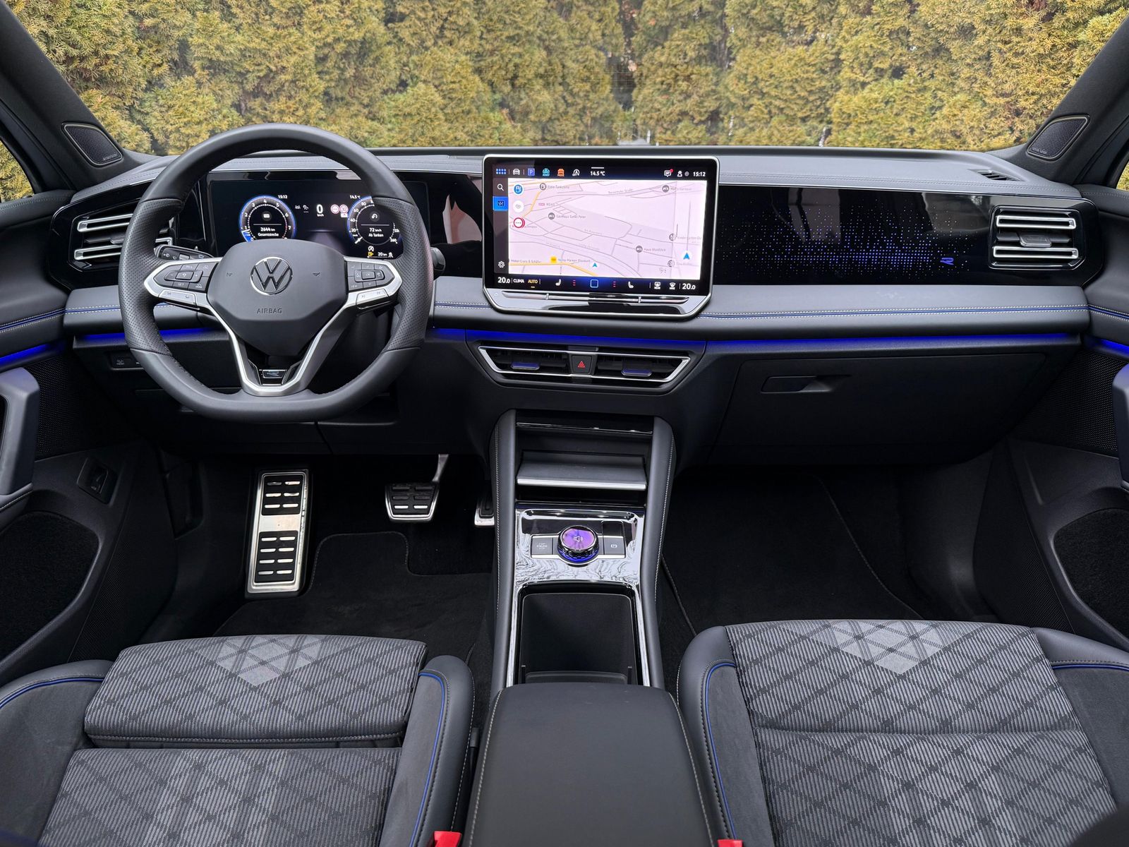 Fahrzeugabbildung Volkswagen Tiguan 2.0TSI DSG 4M R-Line MATRIX+PANO+AHK+360°