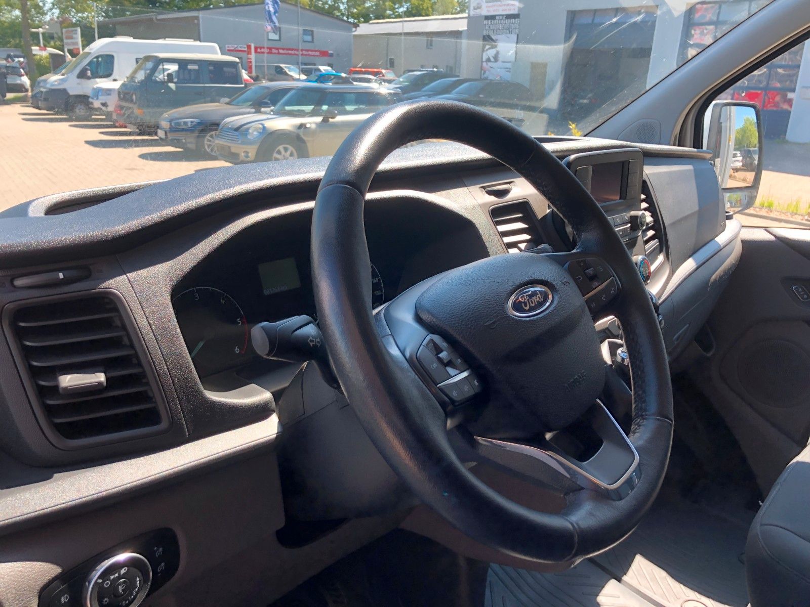 Fahrzeugabbildung Ford Transit/Tourneo Custom Kombi 320L1 Trend 9Sitzer