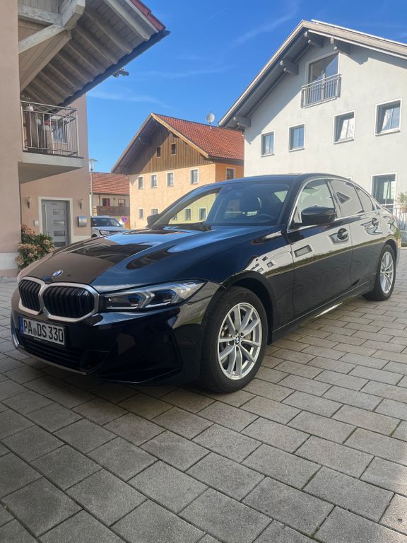 Image of BMW 330