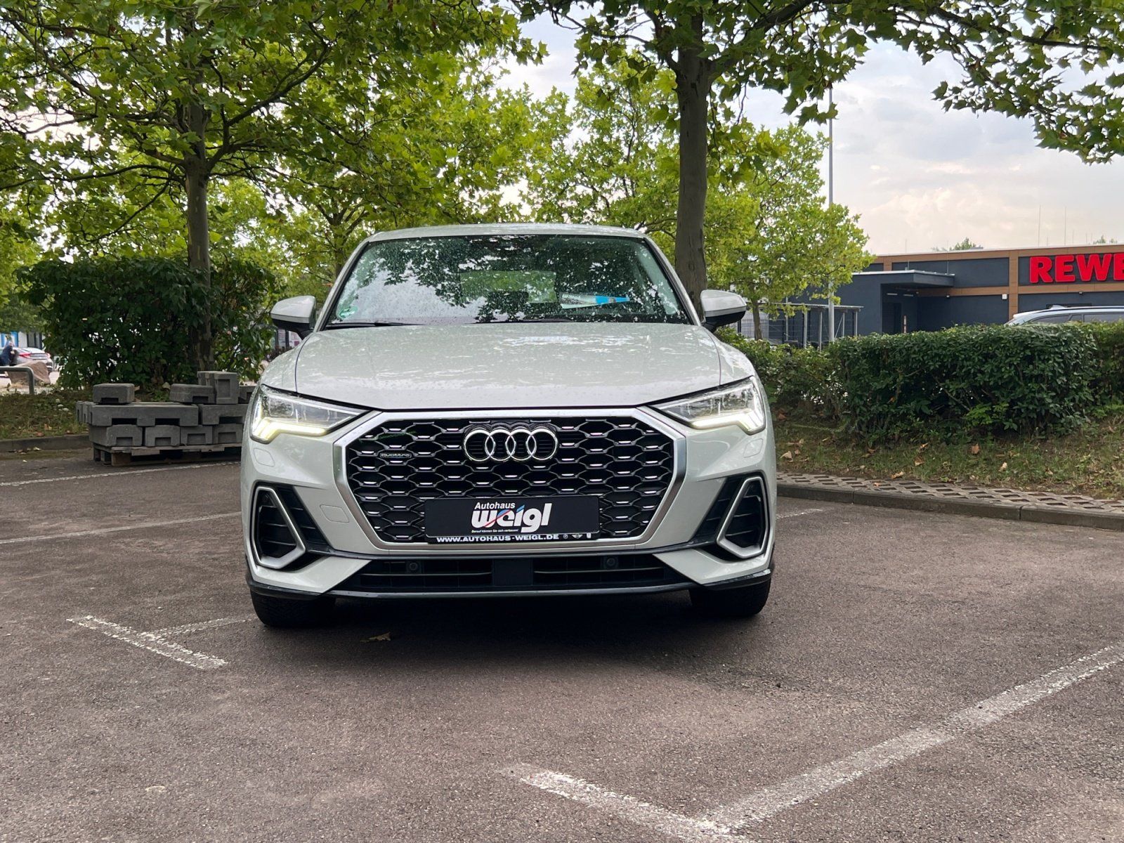 Fahrzeugabbildung Audi Q3 40 TFSI Sportbach Qua. +Komfortzugang+Allrad