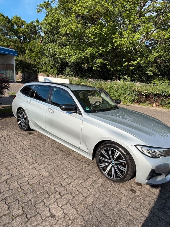 Image of BMW 320