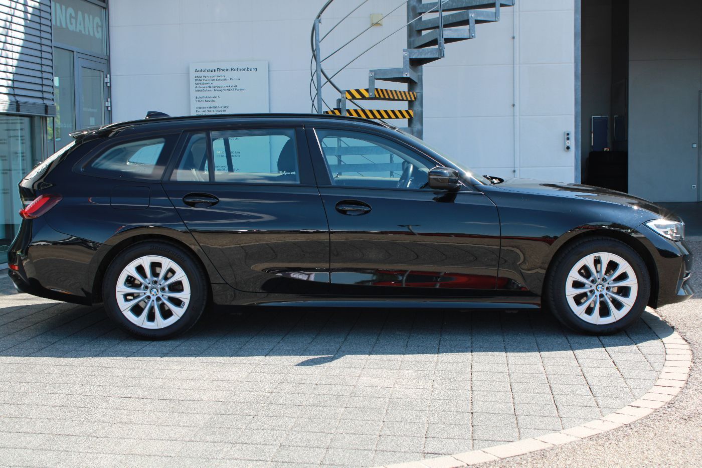 BMW 320d xDrive Tour. Navi LED DAB AHK Tempomat SH imagem 3