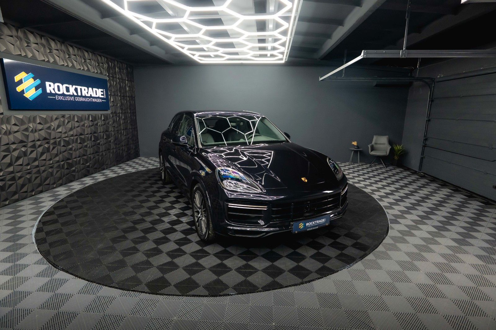 Fahrzeugabbildung Porsche Cayenne Turbo V8 Sport Chrono Black *ACC*LED*