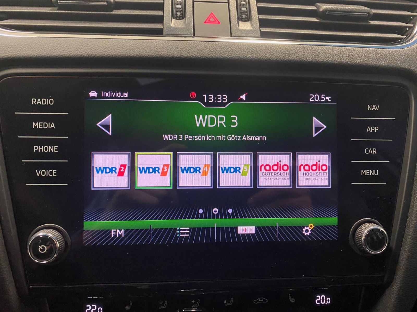 Fahrzeugabbildung SKODA Octavia 2.0 TSI DSG RS Combi+PANORAMA+19"+NAVI++