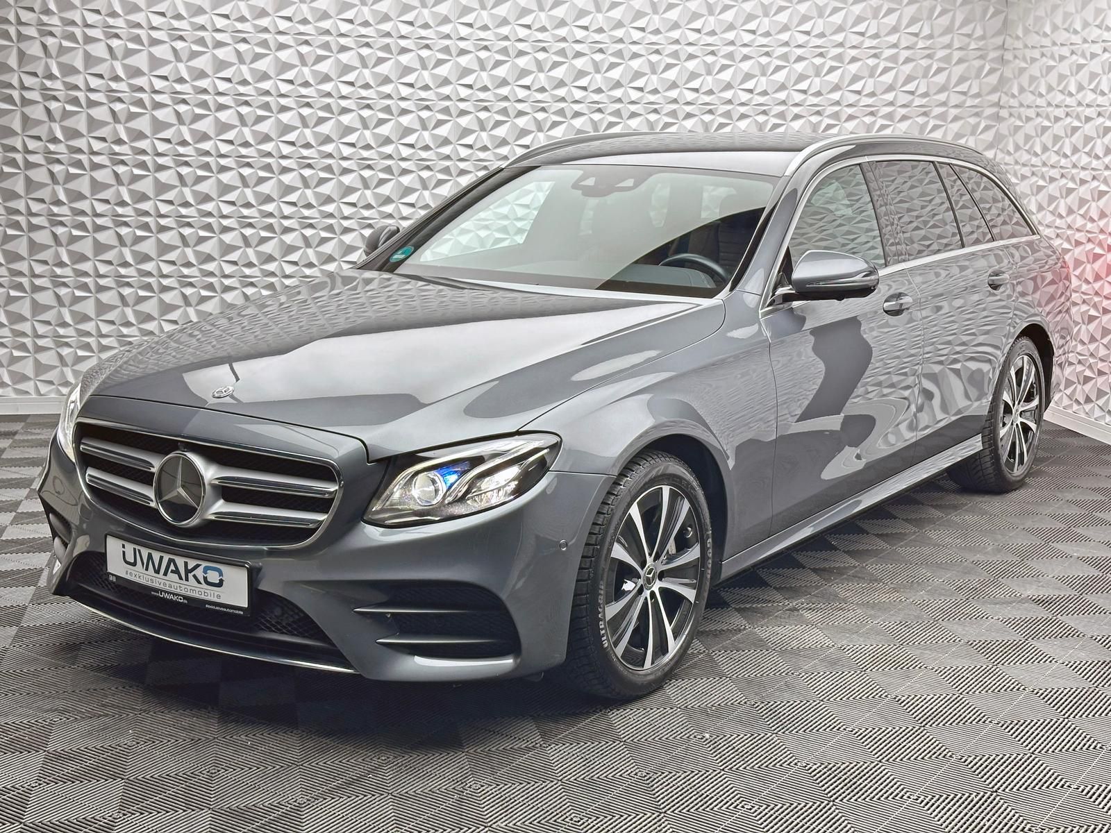 Fahrzeugabbildung Mercedes-Benz E 400d AMG/4MATIC/DISTRO/STDHZ/9G/AHK/360°/MBUX