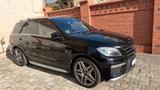 Mercedes-Benz ML 63 AMG 4MATIC AMG - schwarze Mercedes-Benz ML 63 AMG