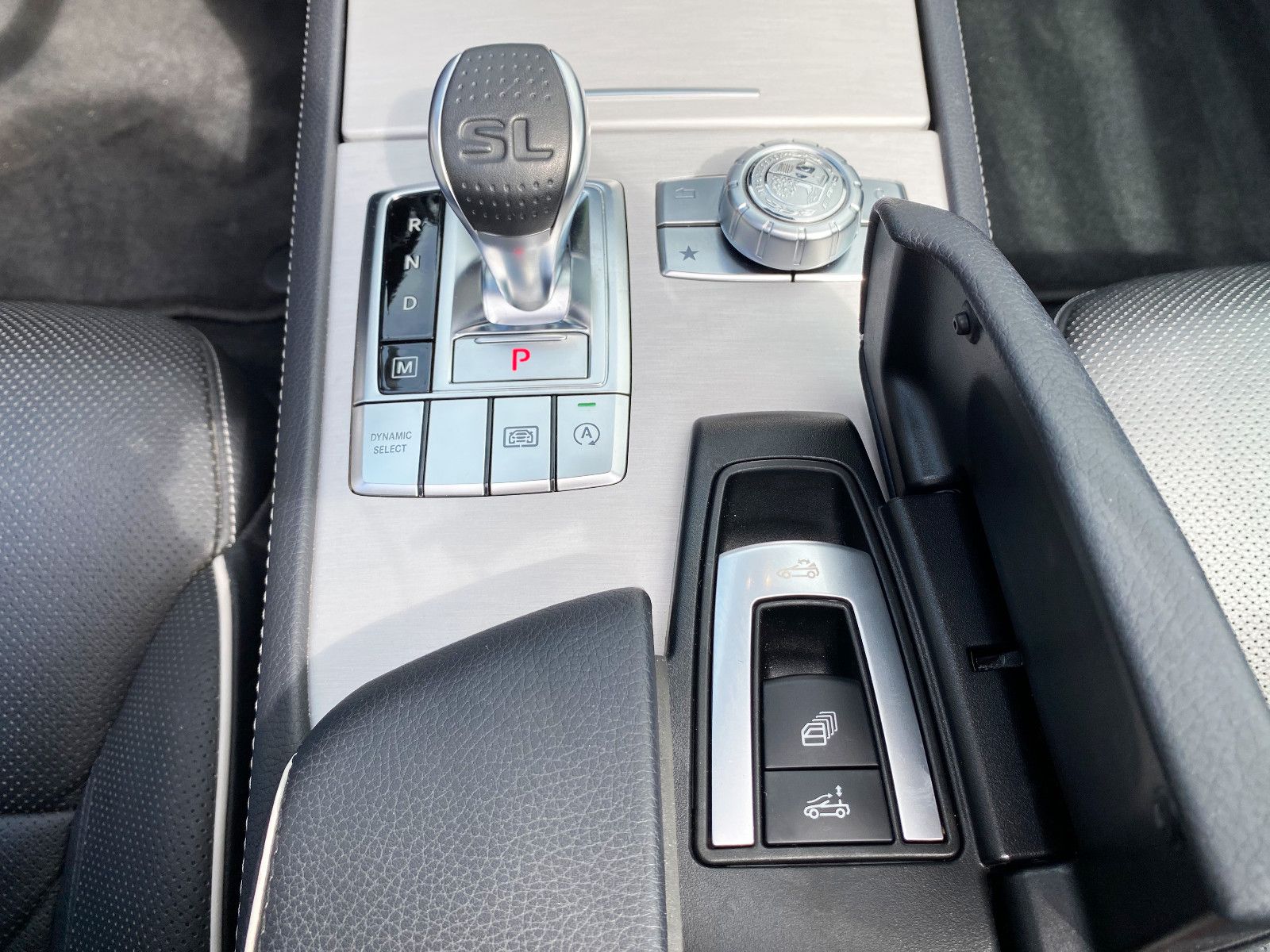 Fahrzeugabbildung Mercedes-Benz SL 400 3.0 V6 AMG+NIGHT+MAGIC-SKY+HARMAN+MASSAGE