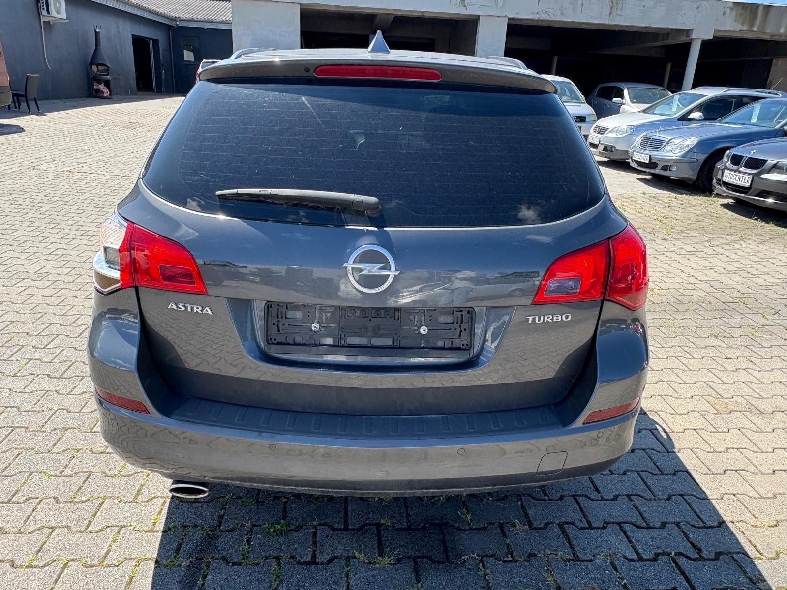 Opel Astra J Sports Tourer Edition