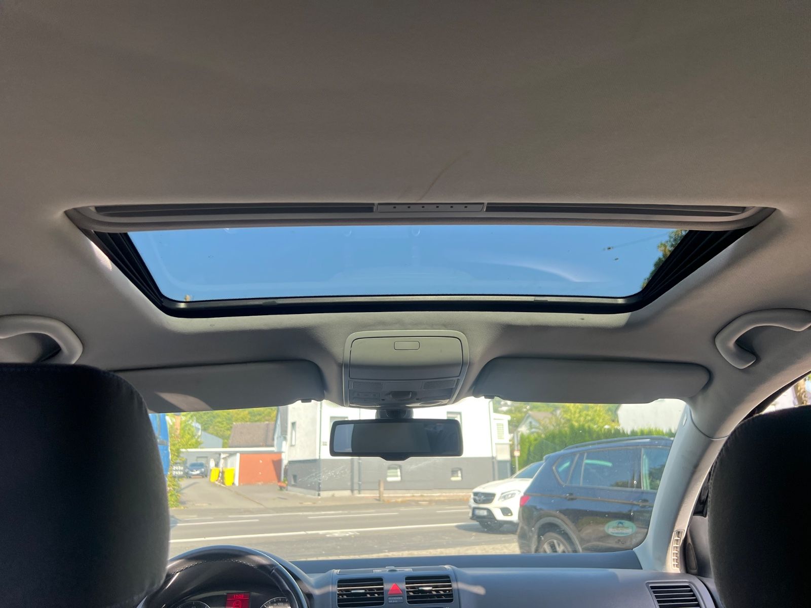 Fahrzeugabbildung Volkswagen Golf V Lim. Tour Edition *1.HAND*