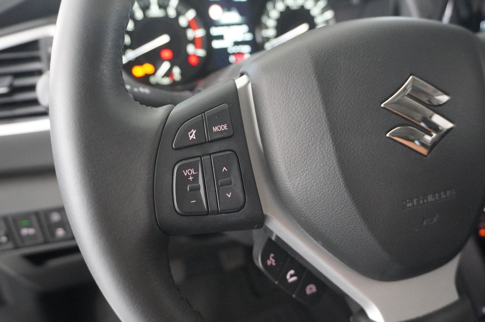 Fahrzeugabbildung Suzuki (SX4) S-Cross 1.4 COMFORT NAVI/LED/KAMERA/SH/DAB
