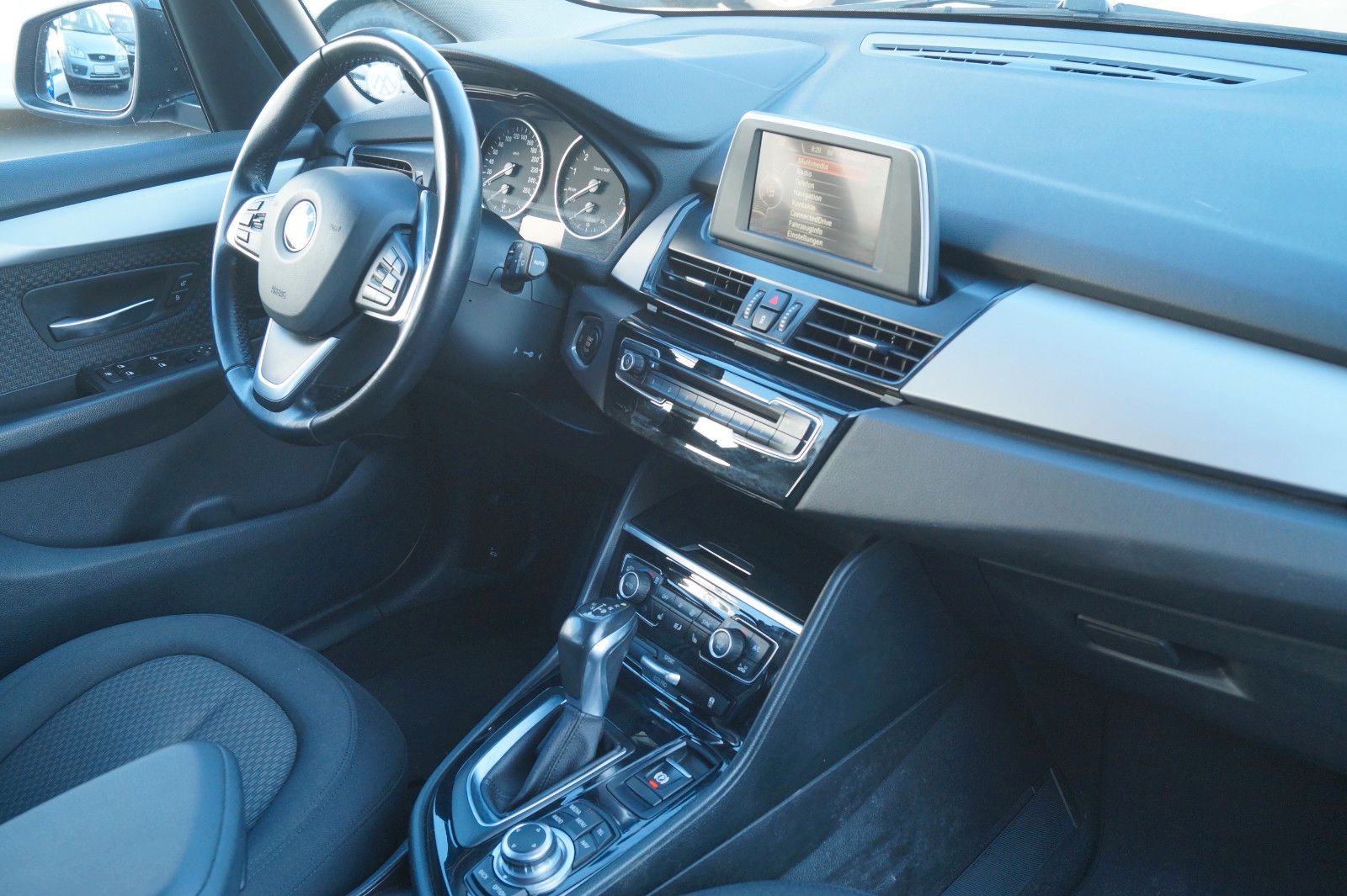 Fahrzeugabbildung BMW 218i  Active Tourer *Automatik