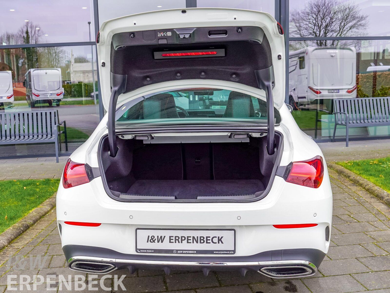 Fahrzeugabbildung Mercedes-Benz CLA 180 Coupé AMG Premium Pano Keyless LED