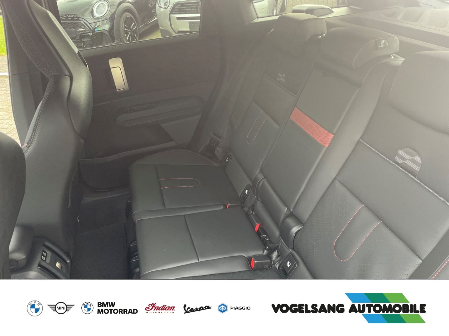 Fahrzeugabbildung MINI Countryman S ALL4 (Allrad) - Paket L - JCW-Trim