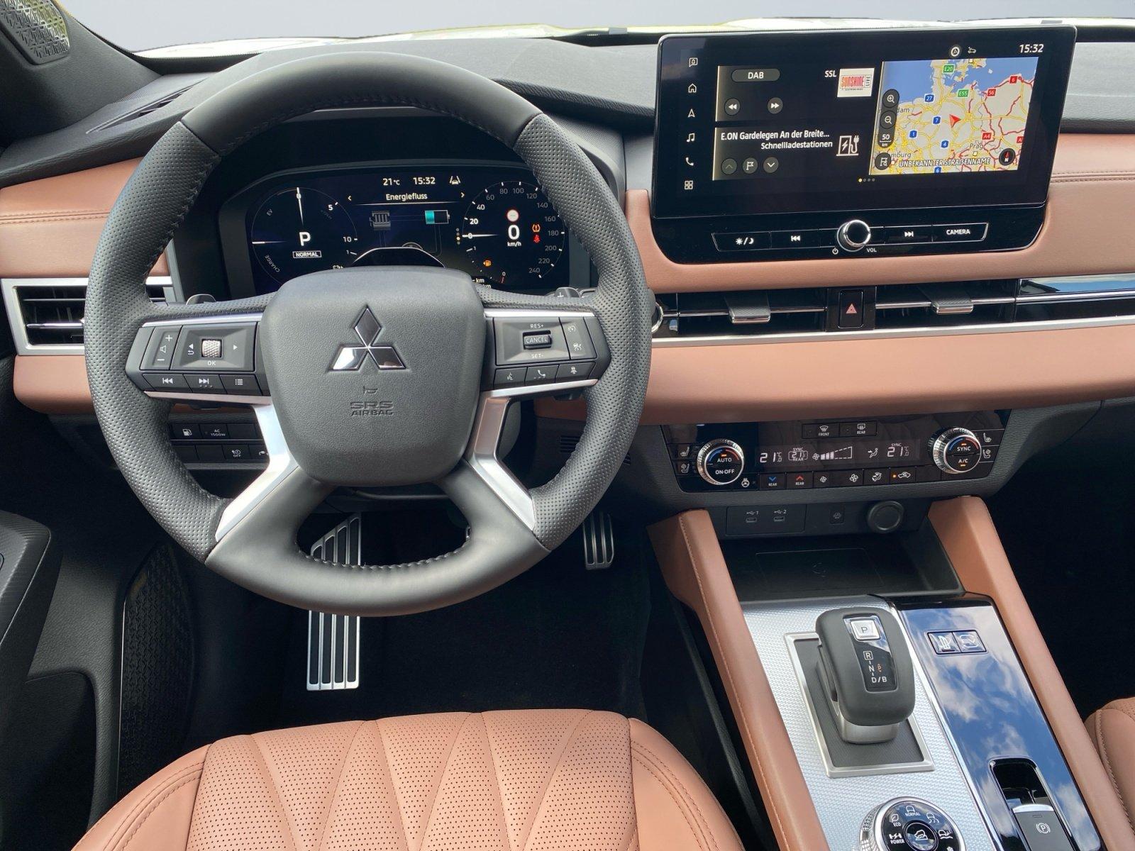 Mitsubishi Outlander Top Luxury 2.4 PHEV ACC+PDC+STH+PANO