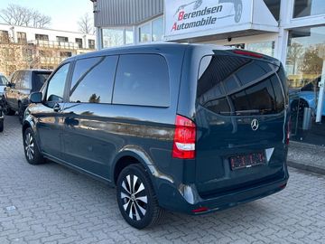 Mercedes V 220 - 6