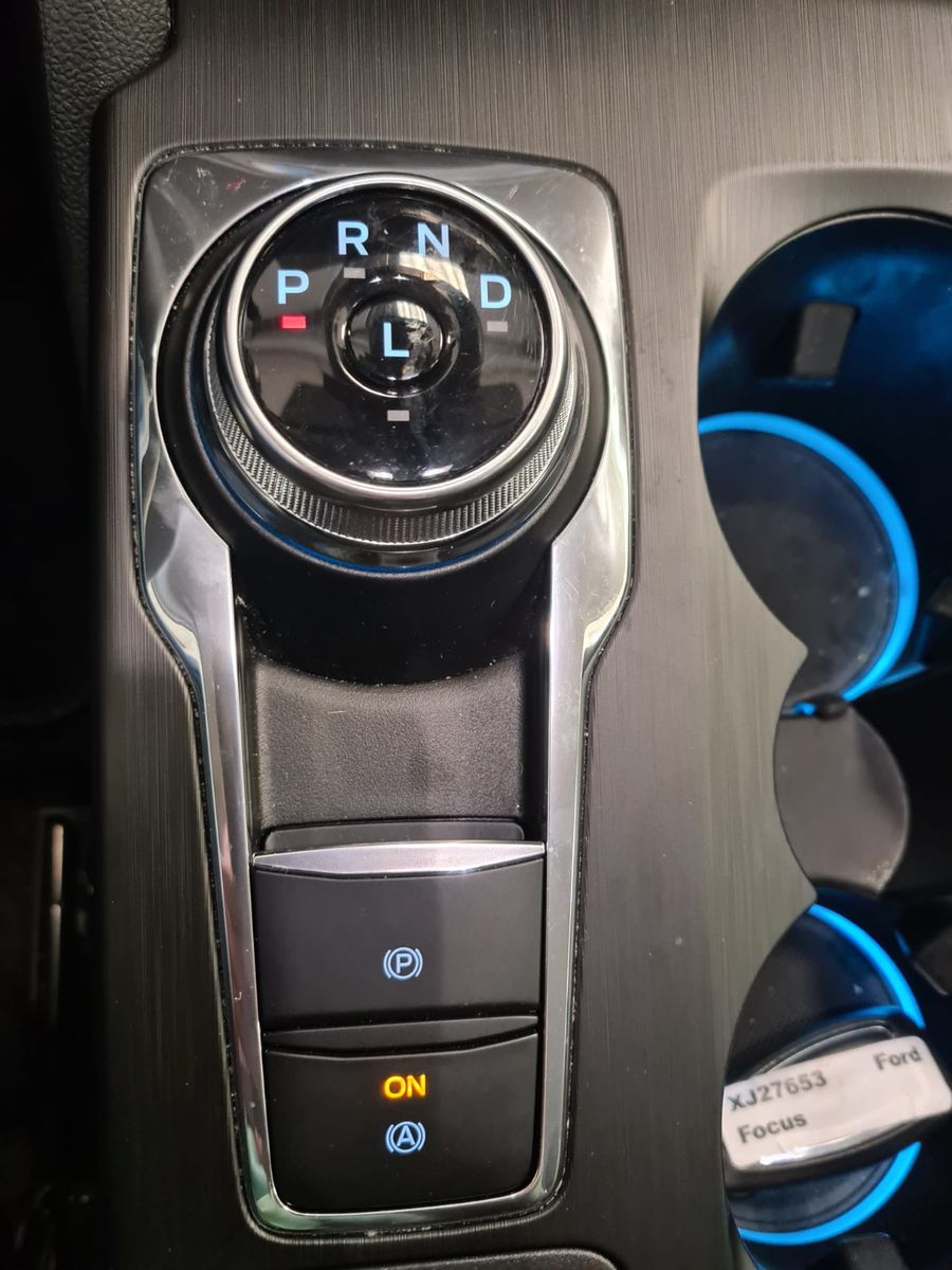 Fahrzeugabbildung Ford Focus Turnier Titanium / 1. Hand / SCHECKHEFT