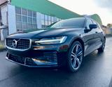 Volvo V60 Kombi R Design Recharge Plug-In Hybrid AWD - Volvo V60 in Solingen