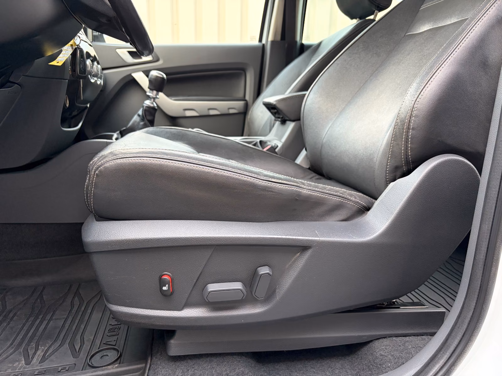 Ford Ranger Limited Double Cabine 4x4 2.2 TDCi 150 ch – BVM – Cuir – Attelage