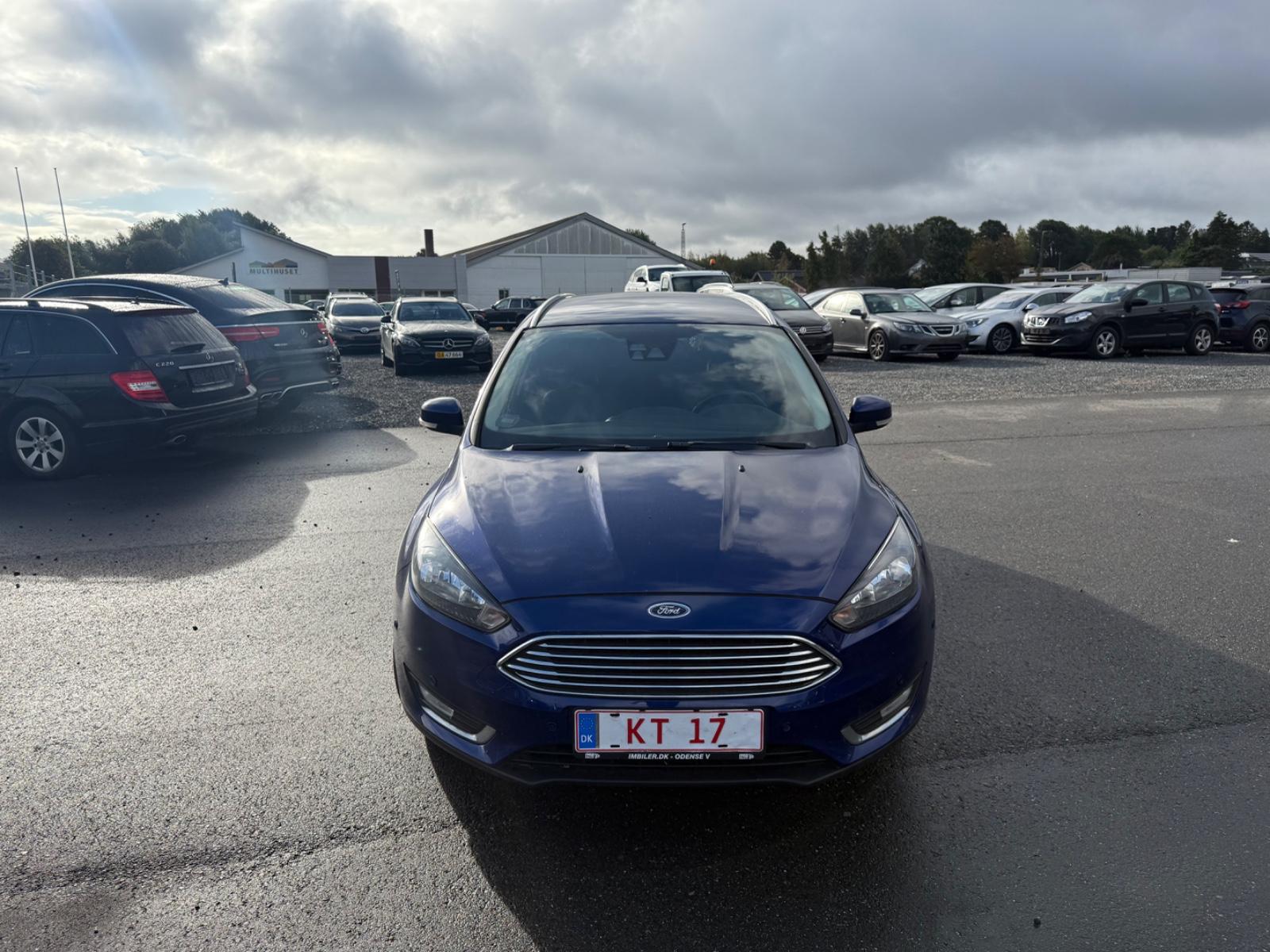 Ford Focus 2014 — rear view