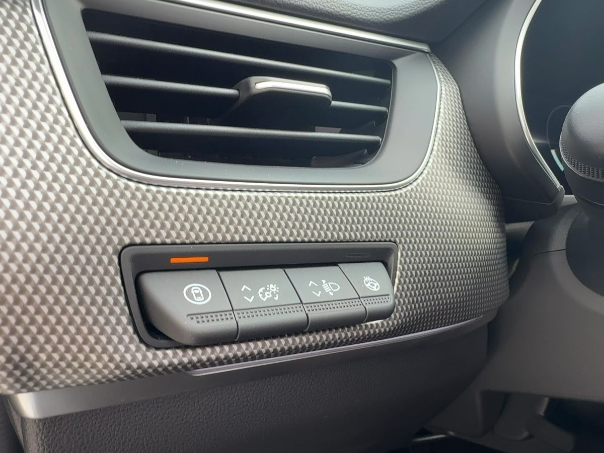 Fahrzeugabbildung Renault Arkana TECHNO Mild Hybrid 140 EDC GJR SHZ Kamera