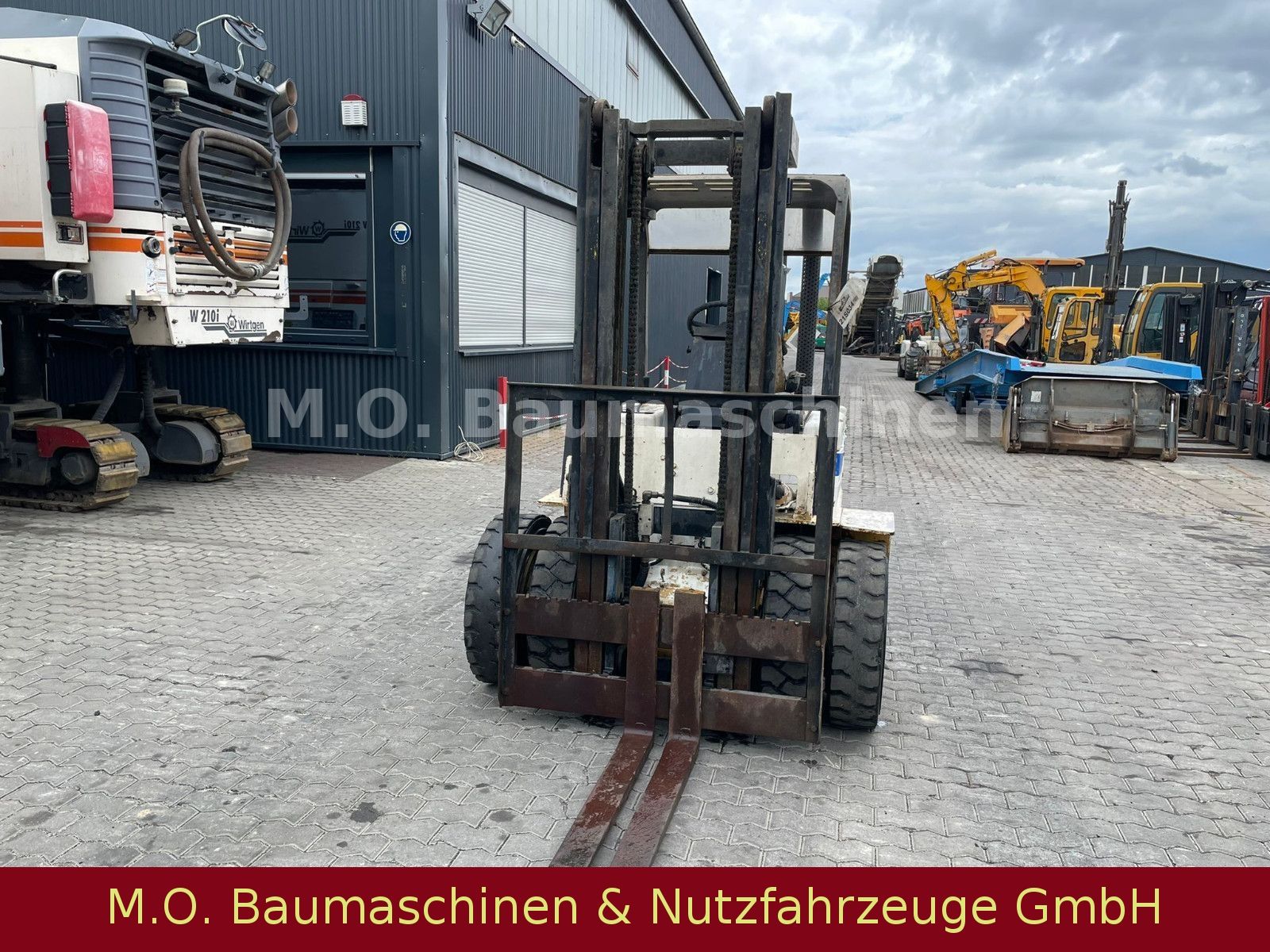 Fahrzeugabbildung CAT V 50 D / Duplex / Zwillingsbereift
