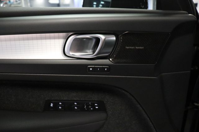 Fahrzeugabbildung Volvo XC 40 XC40 Plus Dark AWD|H/K|AHK|LED|KAMERA|