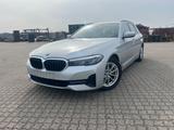 BMW 530 5 Touring 530 d - silberne BMW 530