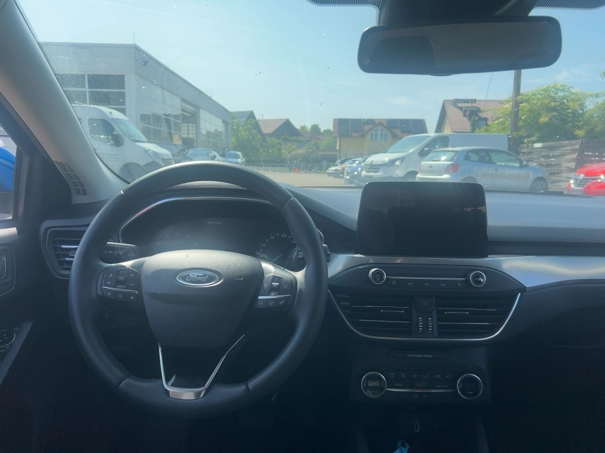 Fahrzeugabbildung Ford Focus Titanium 1.5 Eco Boost Kamera ACC
