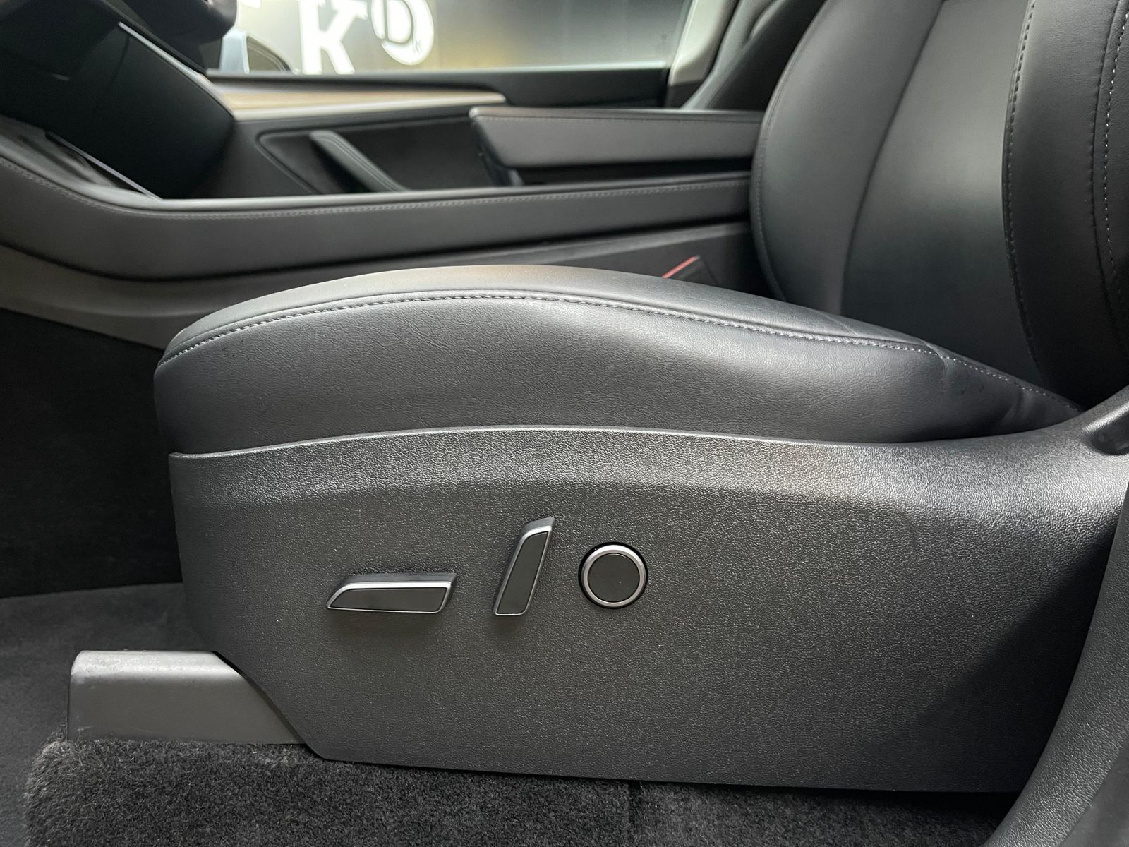 Fahrzeugabbildung Tesla Model Y Long Range Perform AWD+AHK+PANO+LED+ACC+