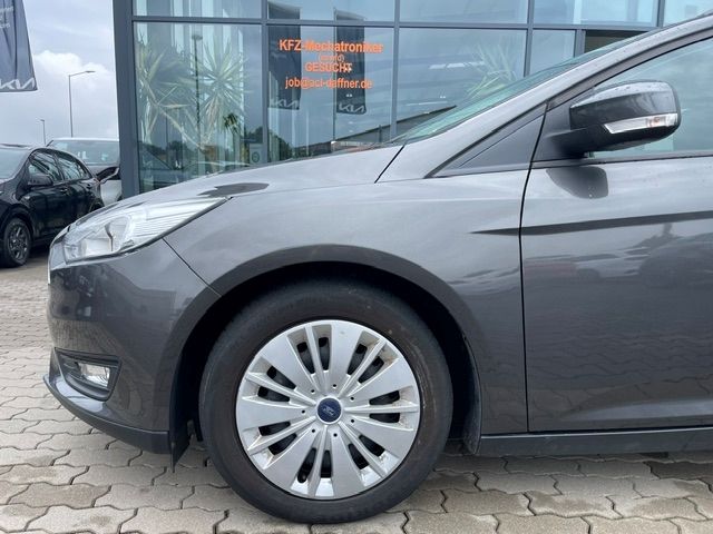 Fahrzeugabbildung Ford Focus Turnier Business Allwetter Sitzheizung