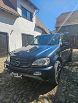 Mercedes-Benz Mercedes ML 320 - Mercedes-Benz ML 320 mit Benzin-Antrieb: Automatik