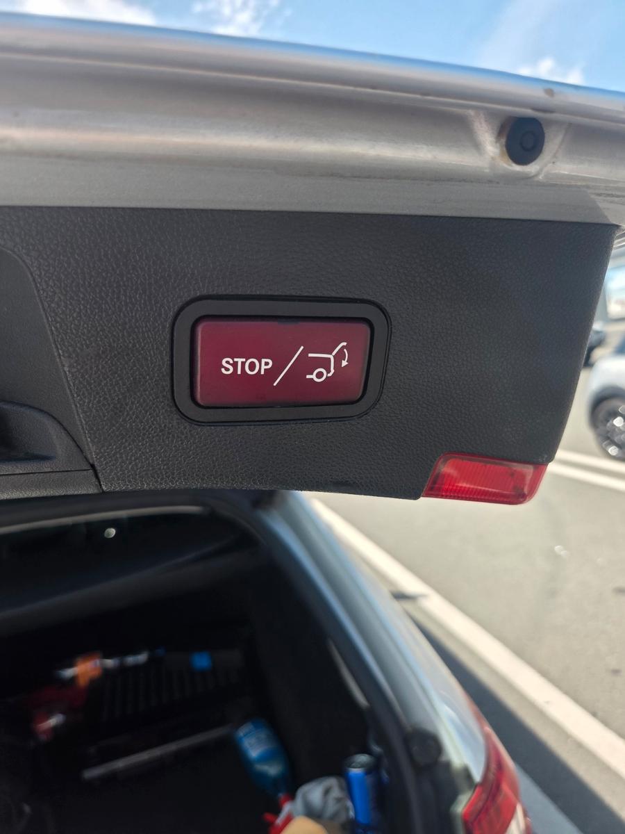 Mercedes-Benz E200 2011 — photo 13