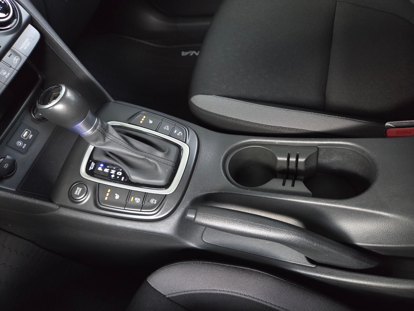 Fahrzeugabbildung Hyundai KONA Trend 1.6 T-GDI 2WD NAVI SHZ LKHZ RFK