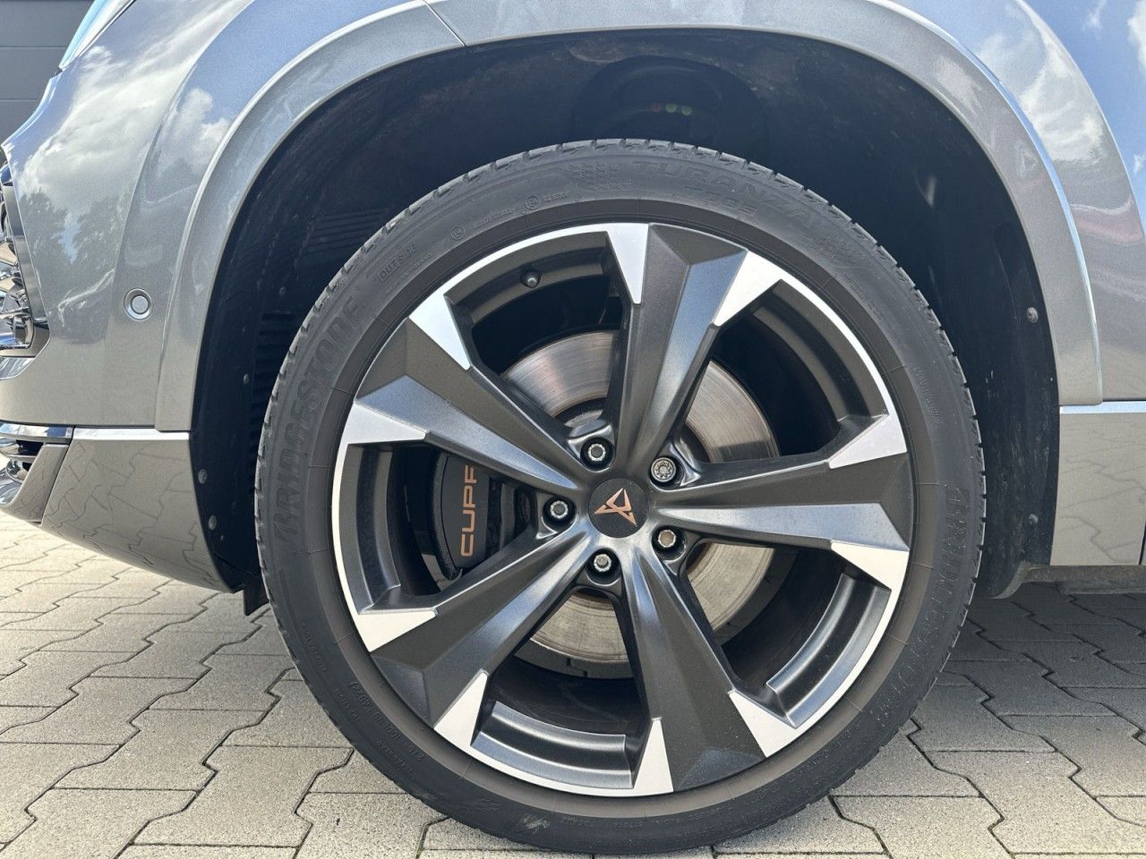 Fahrzeugabbildung CUPRA CUPRA Ateca 2.0 TSI 300PS*AHK-Beats*el-Heck* - mit KI generiert/bearbeitet
