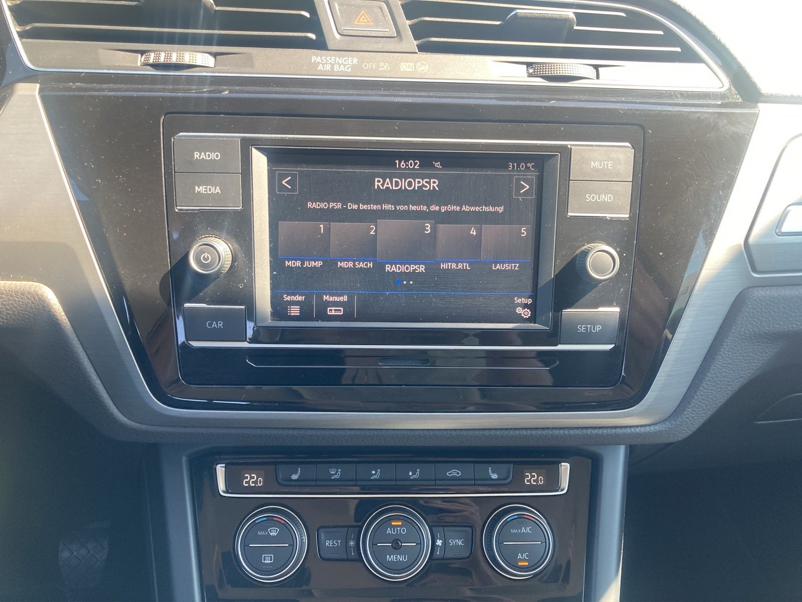 Fahrzeugabbildung Volkswagen Touran Comfortline 7-Si Climatronic PDC SH LM