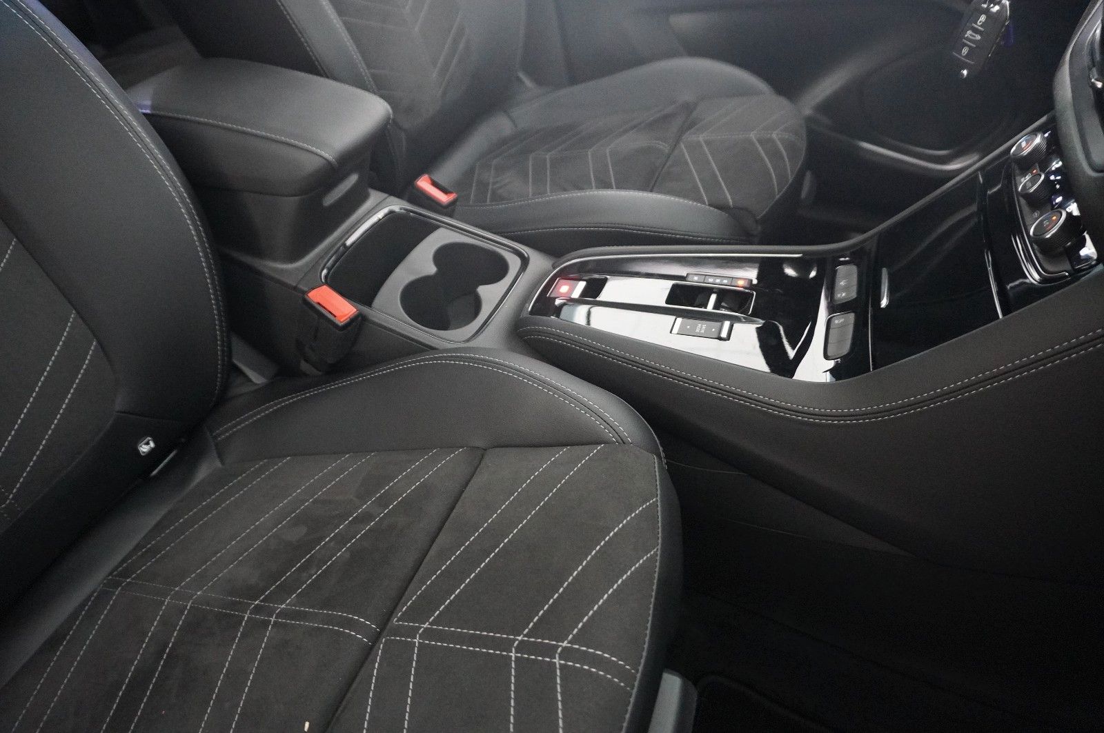 Fahrzeugabbildung Opel Grandland (X) 1.2T GS SPORT NAVI/LED/KAMERA/VIRT