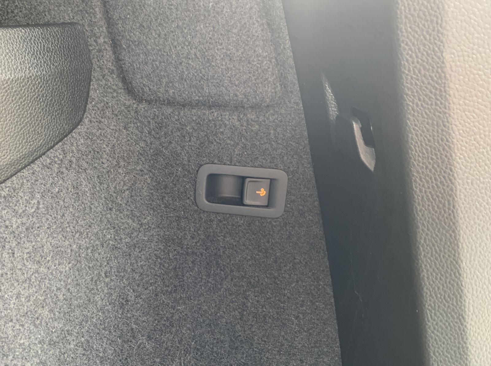 Fahrzeugabbildung SKODA Karoq 2.0 TDI*Sportline*4x4*AHK*Pano*Cam*CANTON*