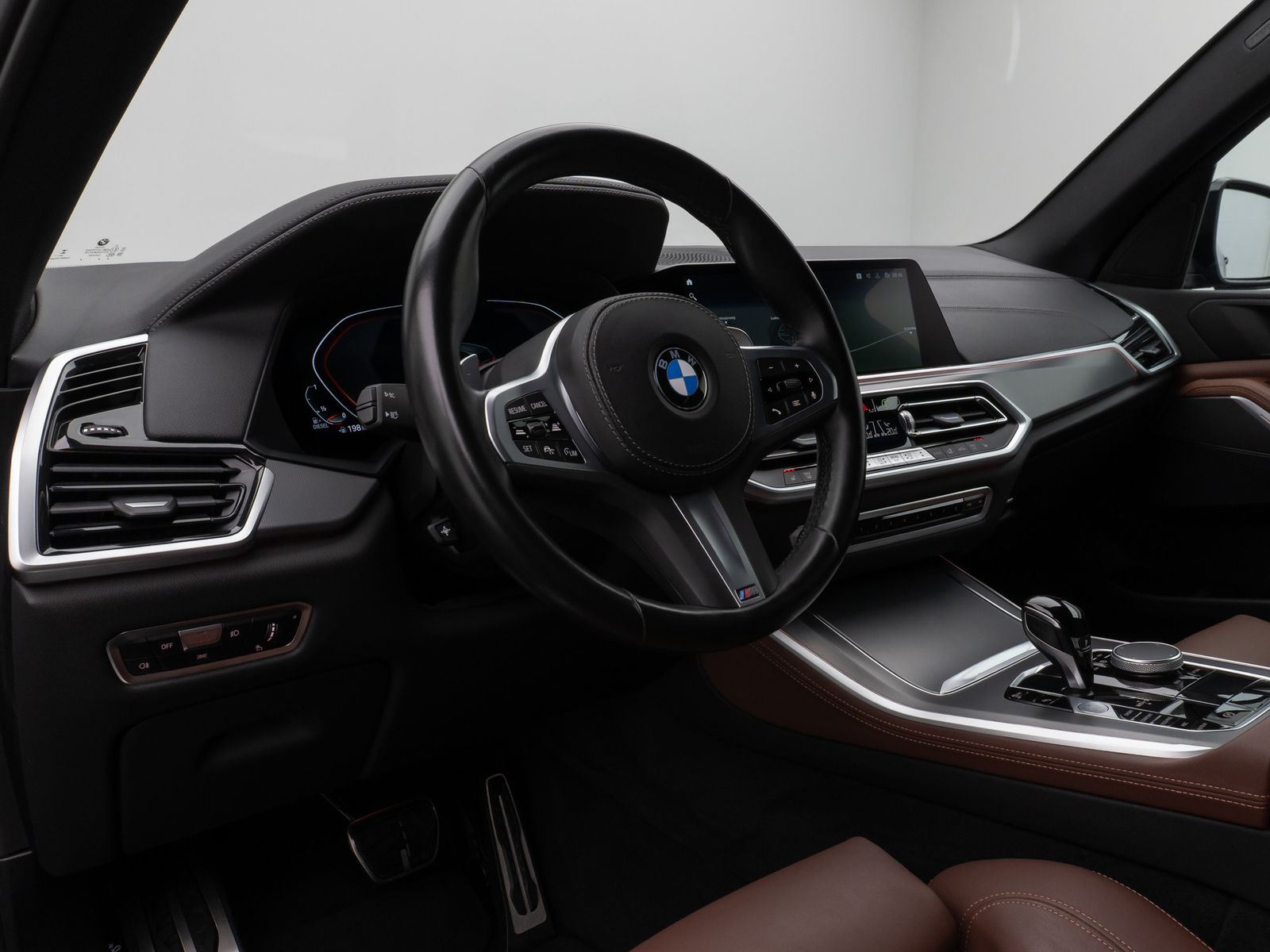 Fahrzeugabbildung BMW X5 xD30d M Sport Kamera HUD DAB HiFi AHK Alarm