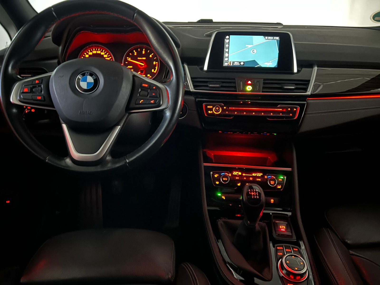Fahrzeugabbildung BMW 218 d Gran Tourer LUXURY Line/PANO/LED/7-SITZER