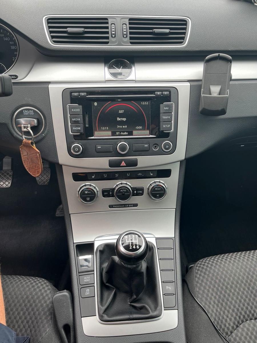 Volkswagen Passat 2012 — photo 13